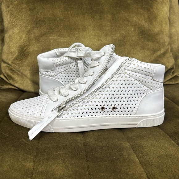 DV by Dolce VIta Ruth White laser cut zippered sneakers size 7.5 - Picture 7 of 12